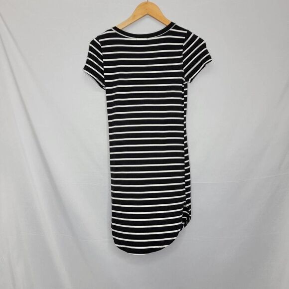HEART & Hips Black And White Stripe Short Sleeve - Picture 9 of 11
